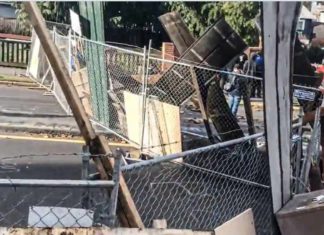 Violent communists build autonomous zone on a busy Portland street