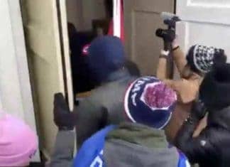 Tell the whole story! Police let protesters into the Capitol building