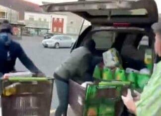 Insane Shoplifting in Connecticut in Broad Daylight