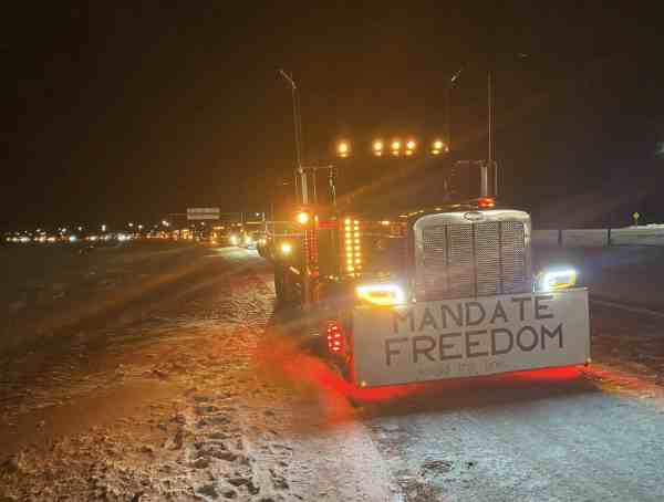 Canadian Truckers Protest Vax Tyranny at US-Canada Border - Vimarsana News
