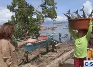 Kamala Stands Strong Against China Thanking Laborers Carrying Dead Fish