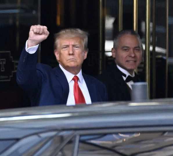 NextImg:Live Feeds of Trump Arraignment