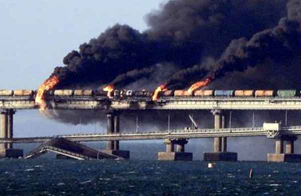 NextImg:Kerch Bridge Blown Up Again - Warnings to Evacuate Crimea