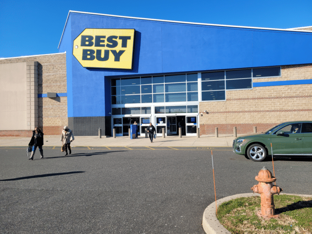 Anti-White Best Buy Bans Religion and Pushes LGBTQIA Ideology - Vimarsana News