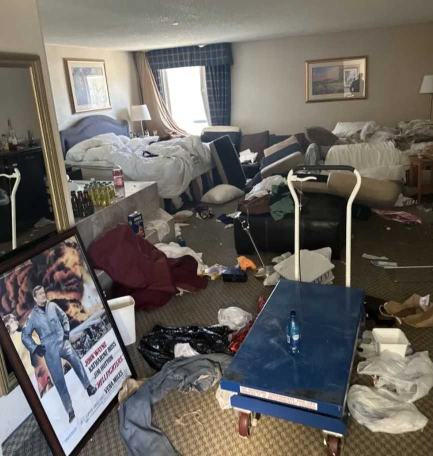 NextImg:Homelessness, Drugs and 500 Pounds of Feces in the Streets