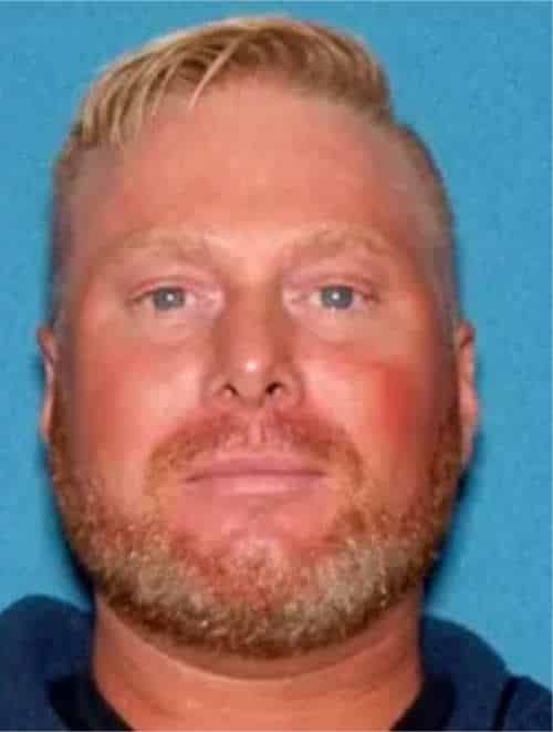NextImg:FBI SWAT Teams, Chopper Hunt for a Jan. 6 Pepper Sprayer
