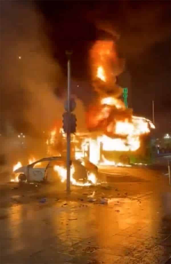Police Lose Control of Dublin Riots After Immigrant Stabs Children - Vimarsana News