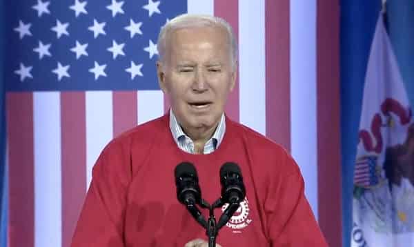 NextImg:Good news. Joe Biden can still put a shirt on with help.