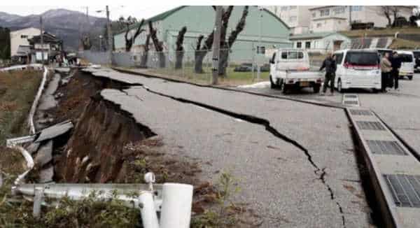 NextImg:After a 7.5 Magniture Earthquake in Japan, Tsunami Warning Is Lifted