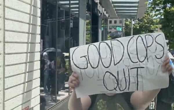 NextImg:Seattle Gives $10M to 50 BLMers Who Participated in Riots
