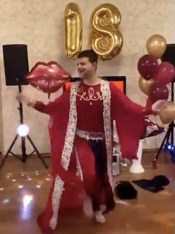 NextImg:Mr. Zelensky Takes Off His War T-Shirt