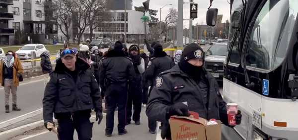 NextImg:Toronto Police Help Radicals Block a Jewish Community