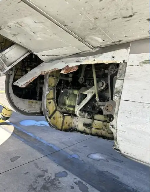 No Emergency As DEI United Flight 433 Loses a Panel Mid-Flight