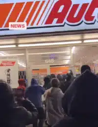 50 Robbers Loot LA AutoZone During a Street Takeover
