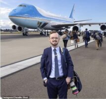 Ex-White House Photographer Writes: “It’s Time for Joe to Go”