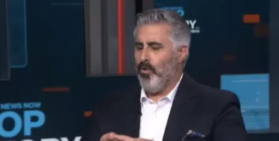 Parkinson’s Expert Could Diagnose Joe from Across the Mall