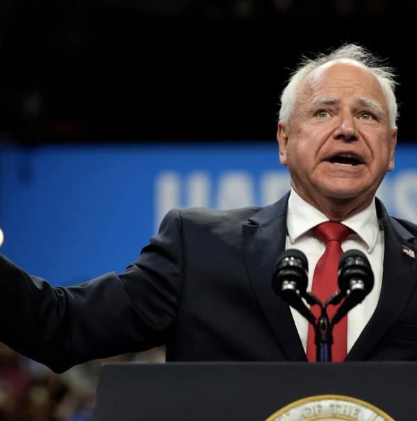 DNC Introduces Walz as Command Sgt. Maj. & He Says Nothing