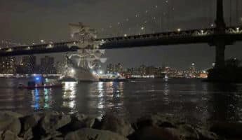 Massive Mexican Ship Crashes Into the Brooklyn Bridge