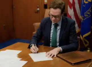 Deputy Sec. of HHS Demands Sponsors Repay Migrants’ Benefits