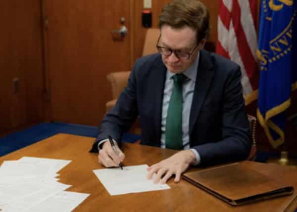 Deputy Sec. of HHS Demands Sponsors Repay Migrants’ Benefits