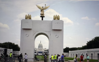 Triumphal Arch Will Be a “Top-Grade Military Complex”